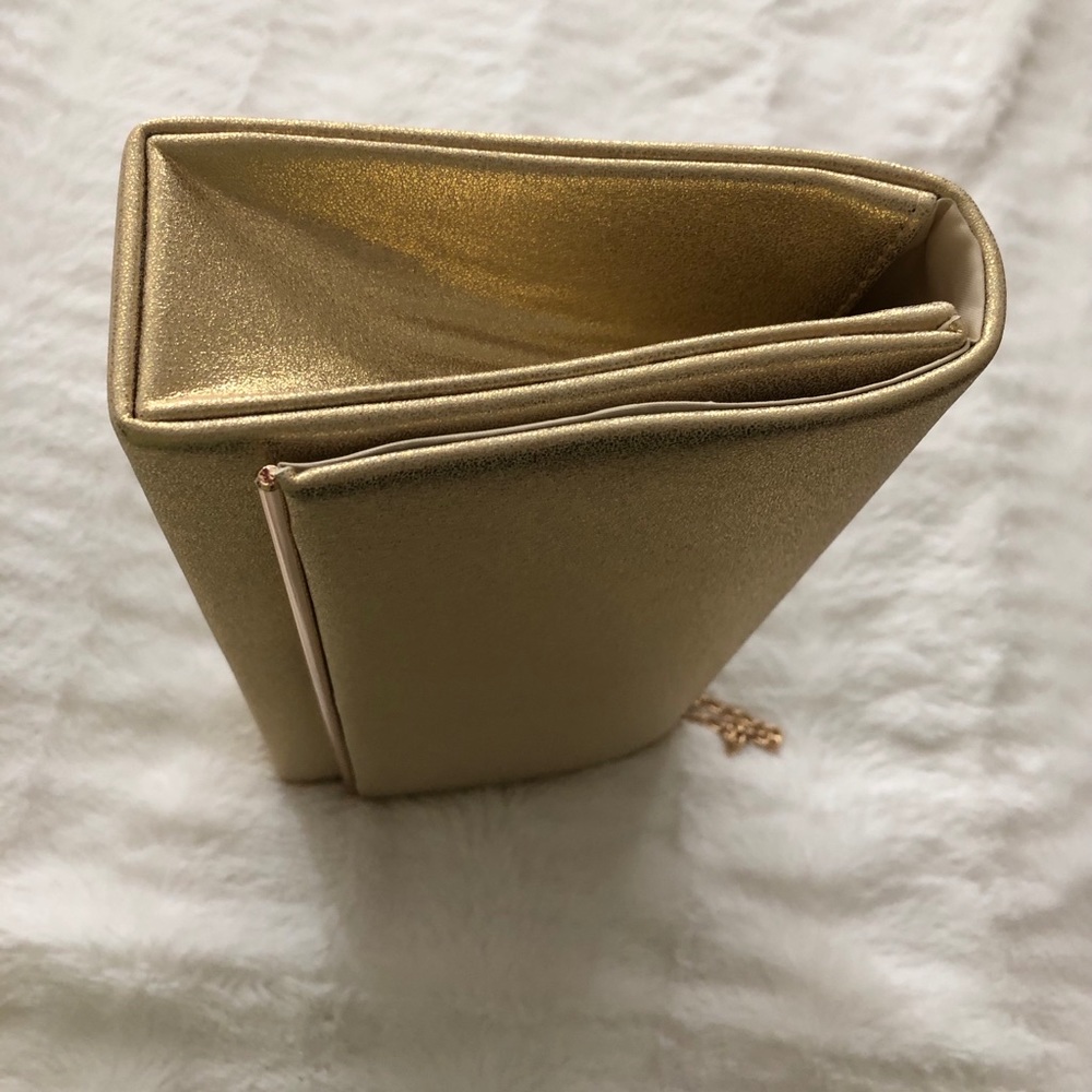 Wallyn’s Champagne Gold Clutch with Chain - Picture 4 of 8